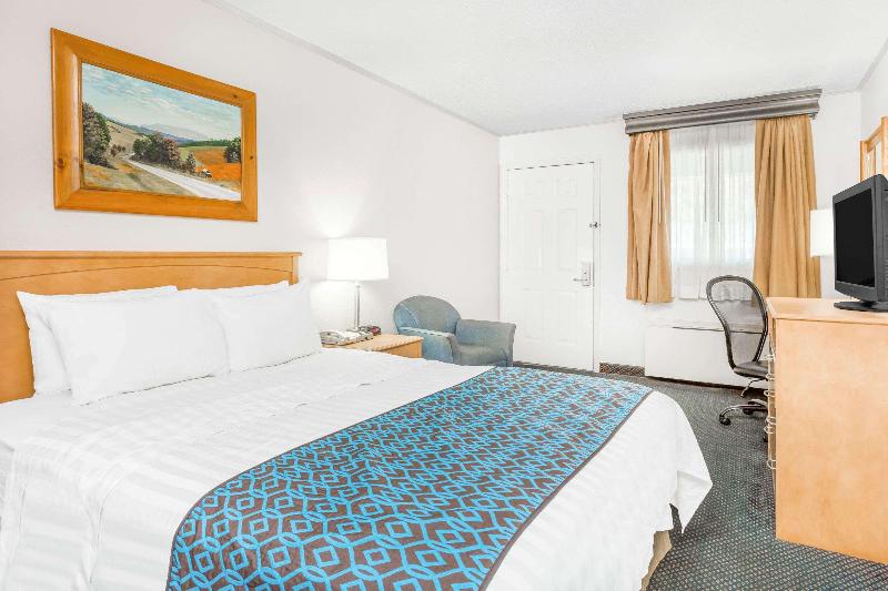 Days Inn by Wyndham West Jefferson image