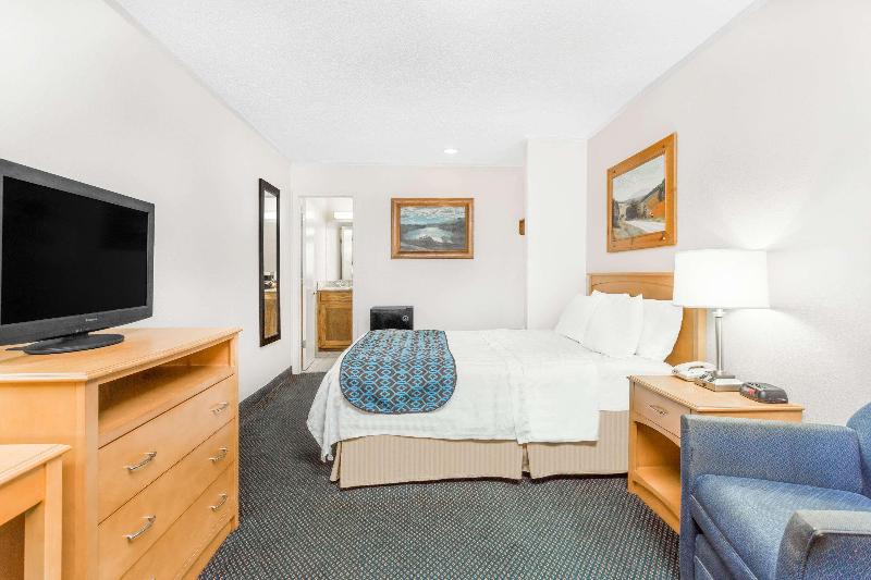 Days Inn by Wyndham West Jefferson image