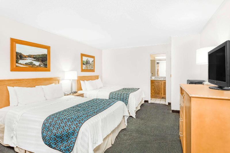 Days Inn by Wyndham West Jefferson image