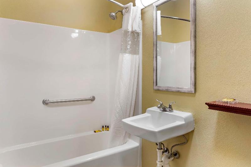 Best Western Plus Wilmington/Carolina Beach 2