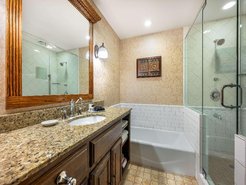 Best Western Premier Mariemont Inn image
