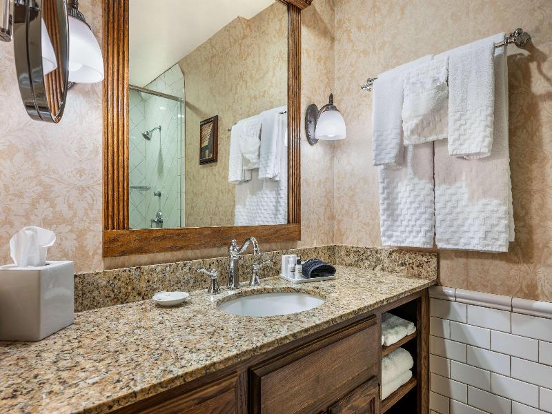 Best Western Premier Mariemont Inn image