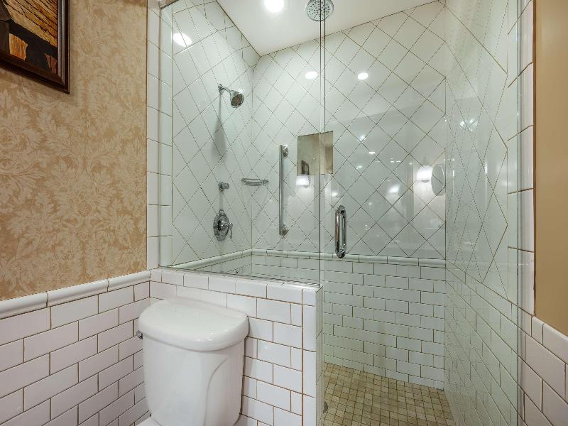 Best Western Premier Mariemont Inn image