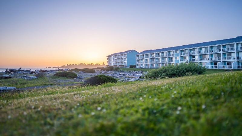 Beachfront Inn image