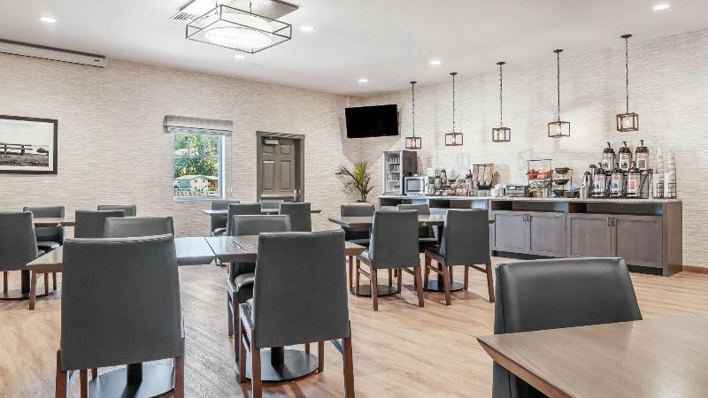 Beachfront Inn image
