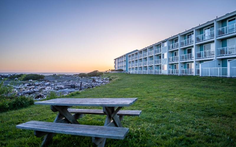 Beachfront Inn image