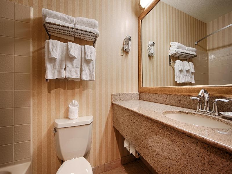 Best Western Plus Landmark Inn