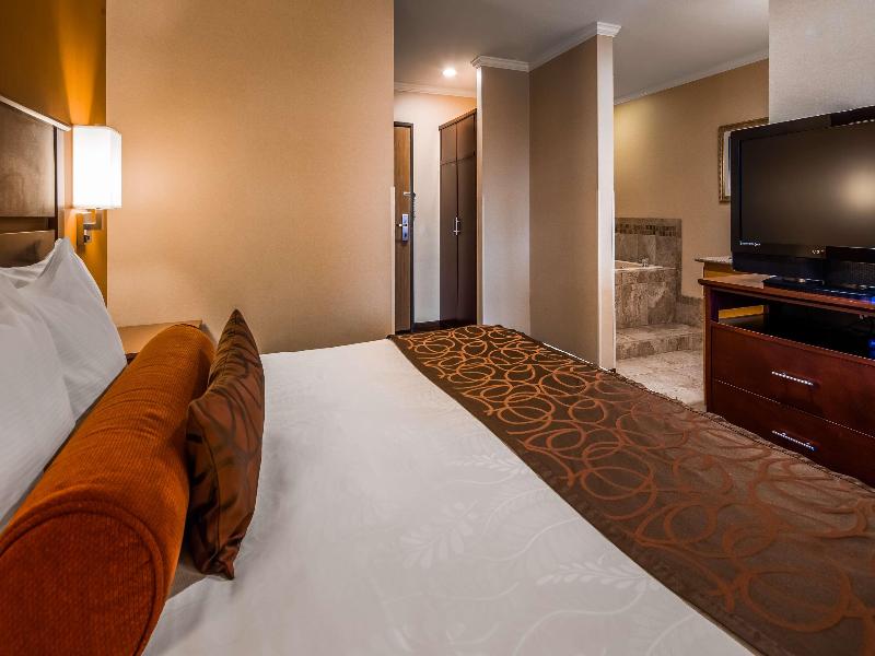 Best Western Plus Landmark Inn image
