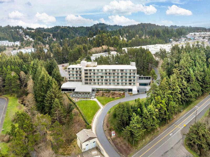 Best Western Plus Agate Beach Inn image