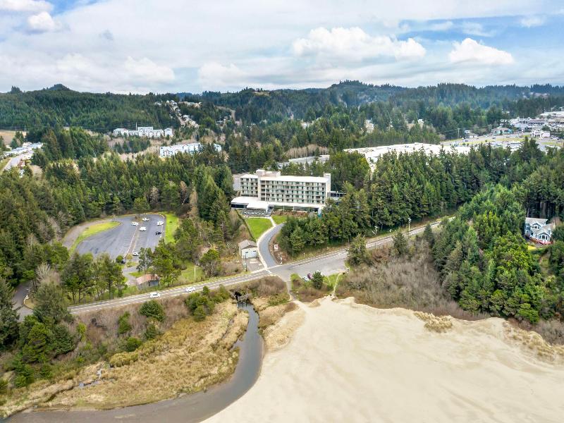Best Western Plus Agate Beach Inn image