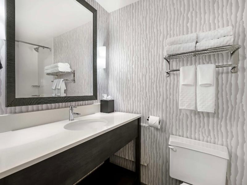 Best Western Plus Agate Beach Inn image