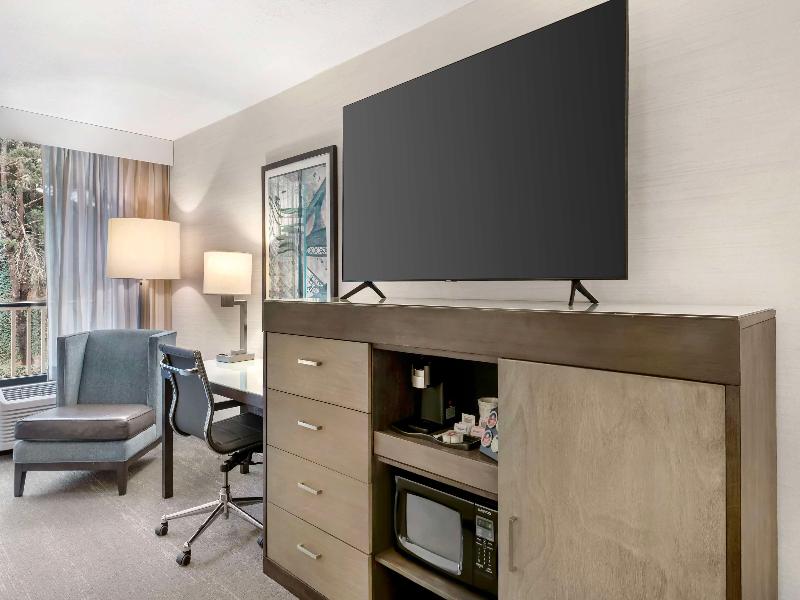 Best Western Plus Agate Beach Inn image