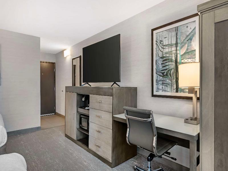 Best Western Plus Agate Beach Inn image