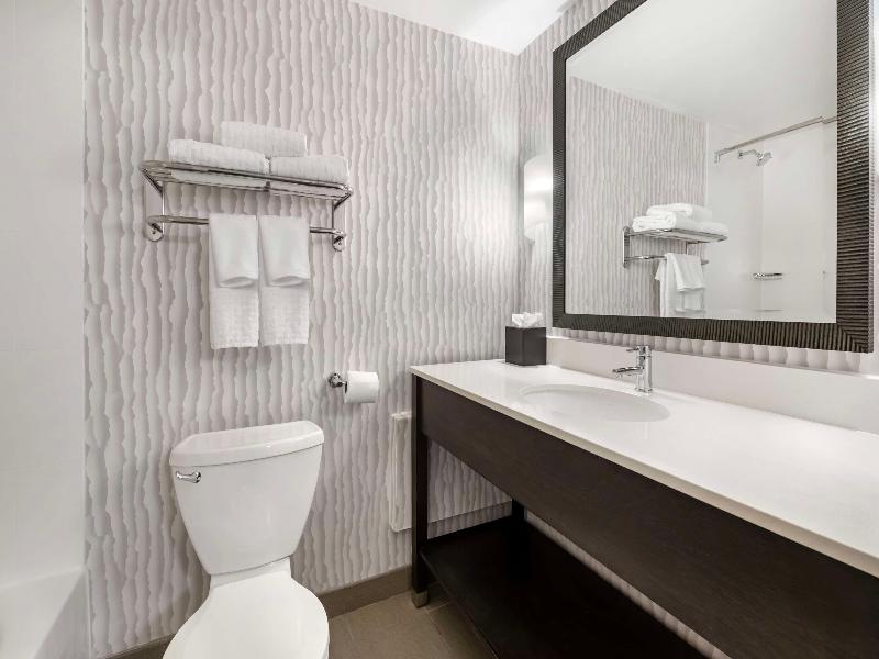 Best Western Plus Agate Beach Inn image