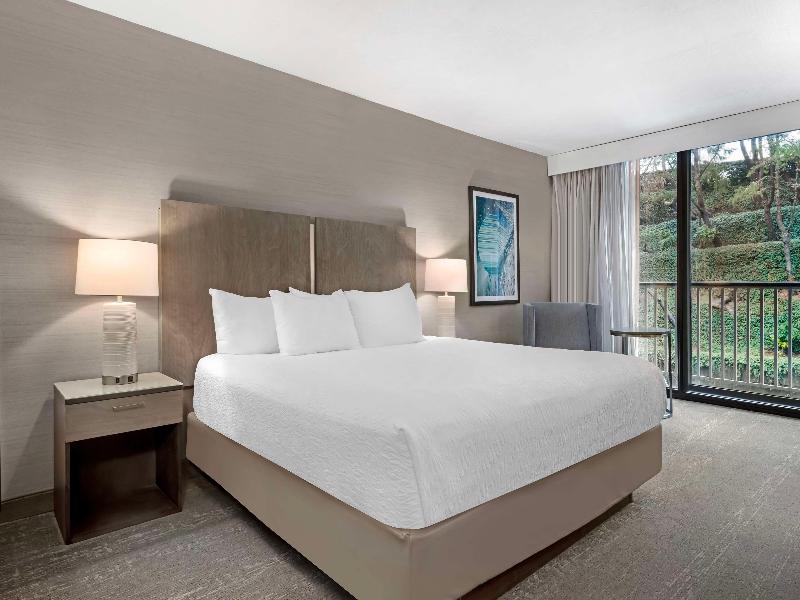 Best Western Plus Agate Beach Inn image