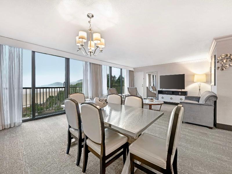 Best Western Plus Agate Beach Inn image