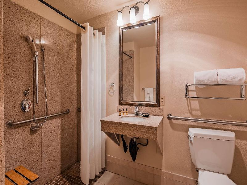 Best Western Plus Rivershore Hotel image