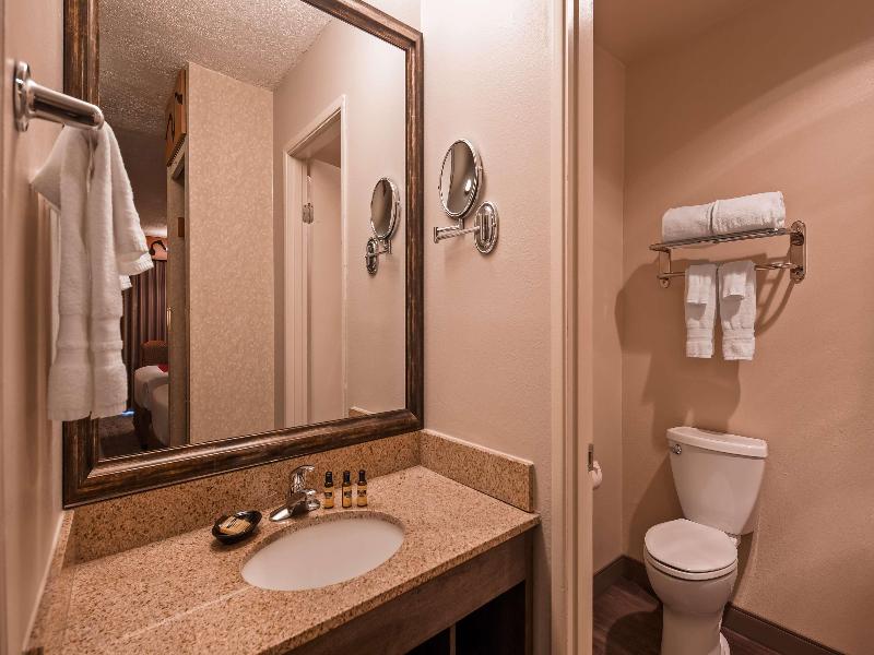 Best Western Plus Rivershore Hotel image