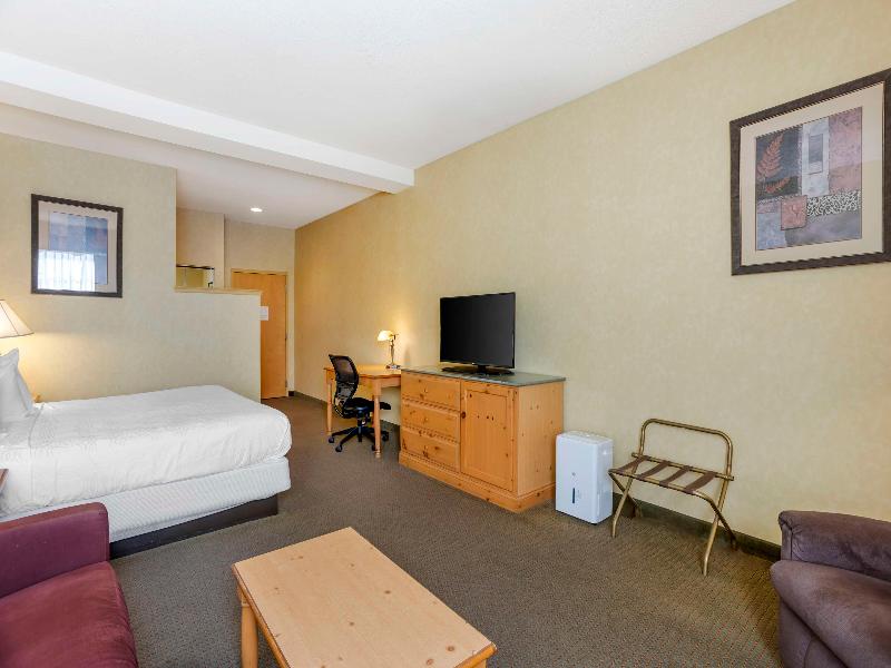 Best Western Plus Revere Inn & Suites image