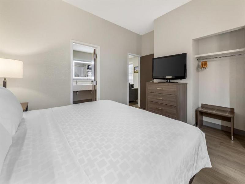 Best Western Plus Revere Inn & Suites image