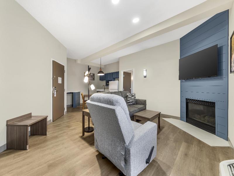 Best Western Plus Revere Inn & Suites image