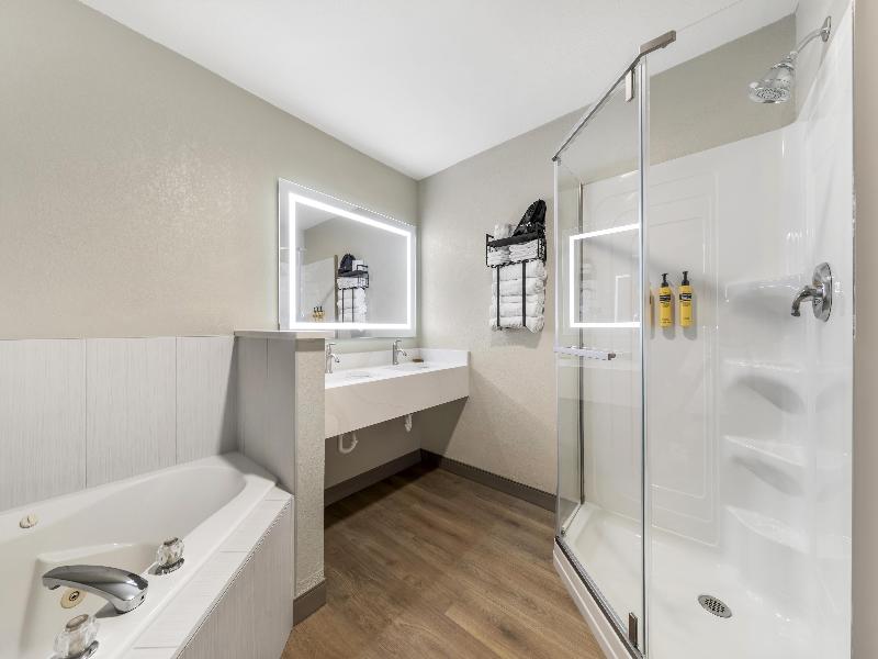 Best Western Plus Revere Inn & Suites image