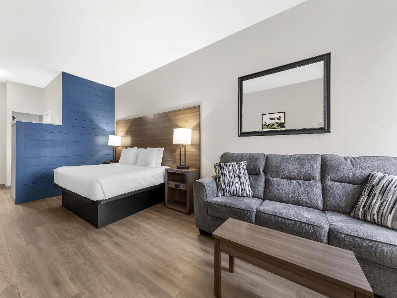 Best Western Plus Revere Inn & Suites image