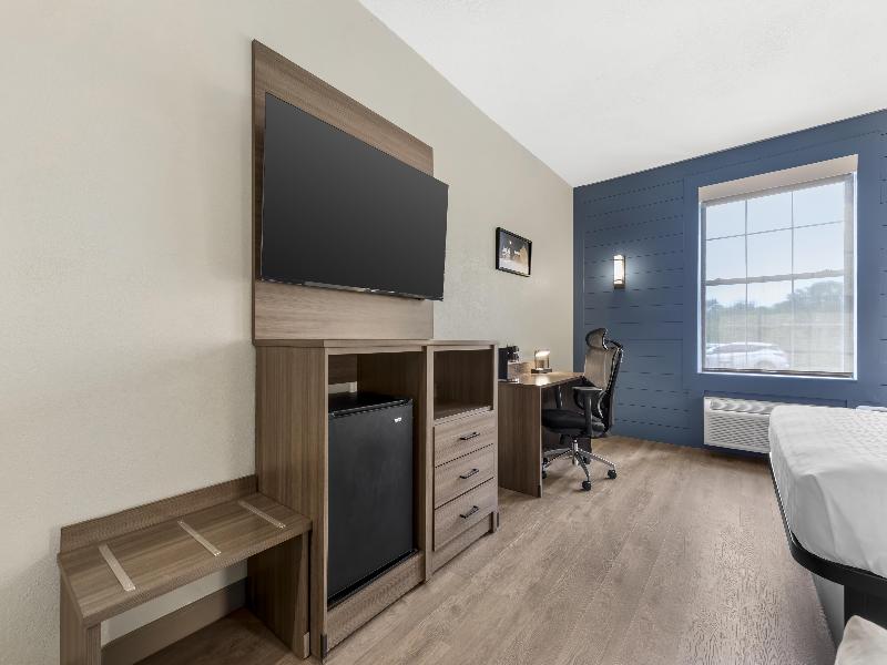 Best Western Plus Revere Inn & Suites image