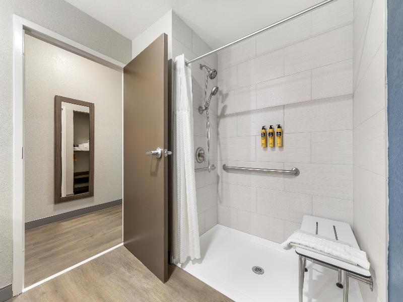 Best Western Plus Revere Inn & Suites image