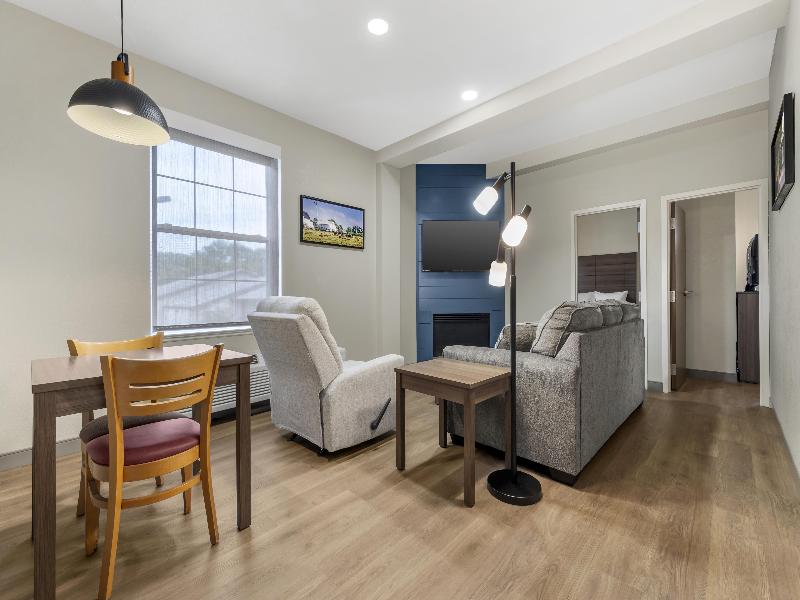 Best Western Plus Revere Inn & Suites image
