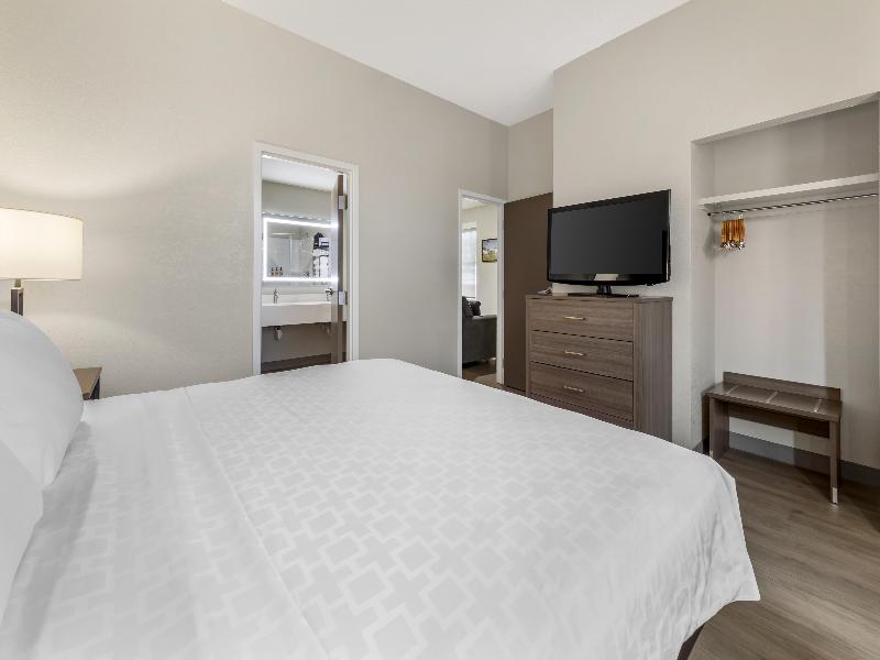 Best Western Plus Revere Inn & Suites image