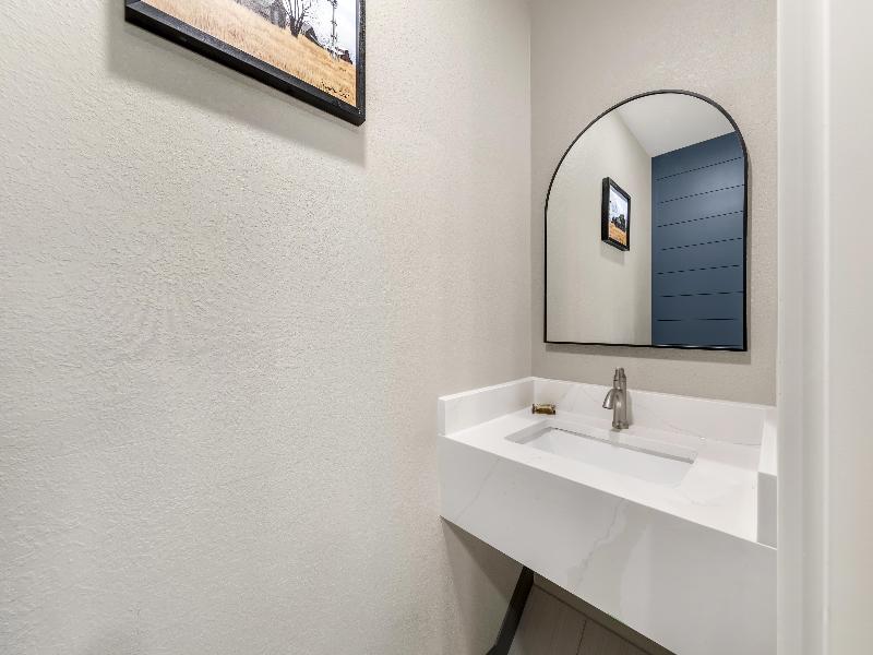 Best Western Plus Revere Inn & Suites image