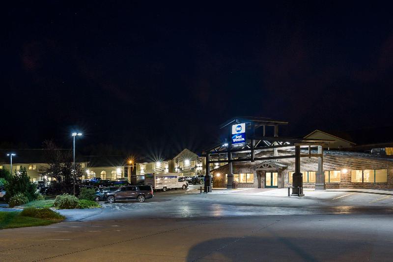 Best Western Golden Spike Inn & Suites image