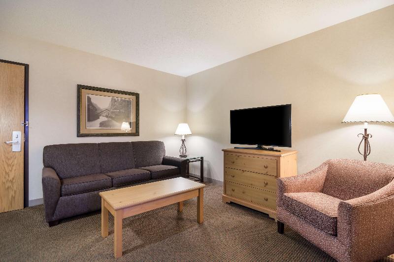 Best Western Golden Spike Inn & Suites image