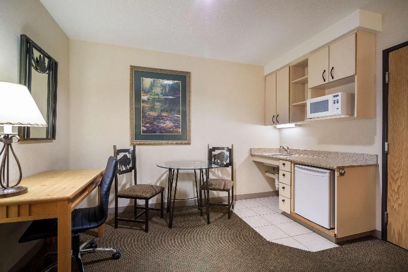 Best Western Golden Spike Inn & Suites image