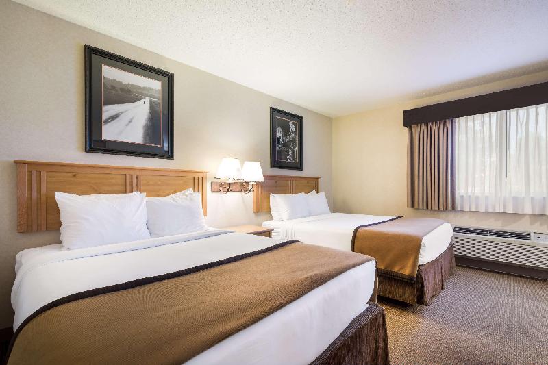 Best Western Golden Spike Inn & Suites image