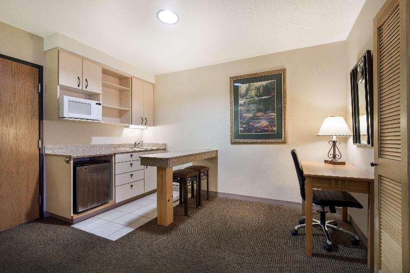 Best Western Golden Spike Inn & Suites image