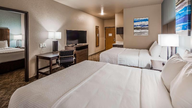 Best Western Golden Spike Inn & Suites image