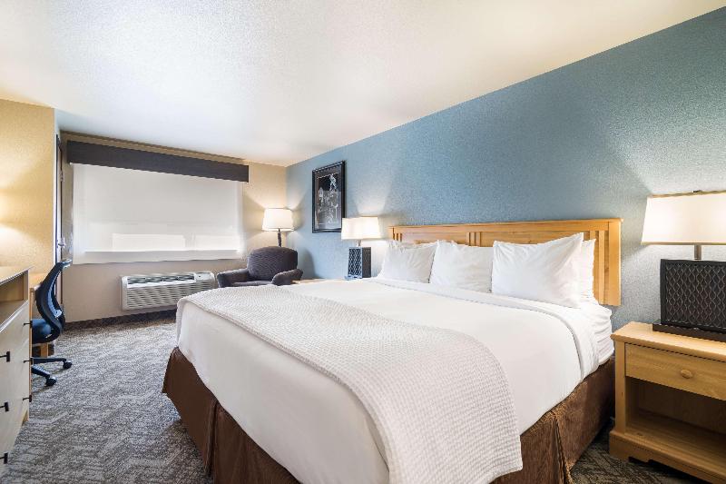 Best Western Golden Spike Inn & Suites image