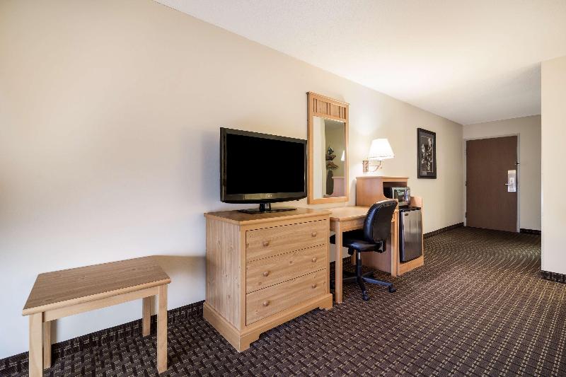 Best Western Golden Spike Inn & Suites image