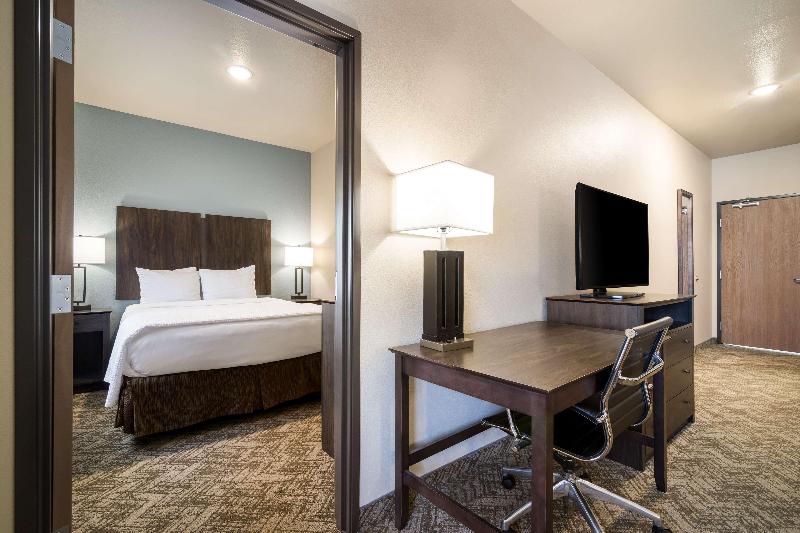 Best Western Golden Spike Inn & Suites image