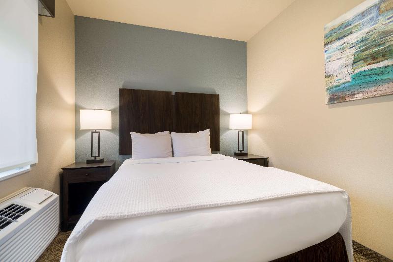 Best Western Golden Spike Inn & Suites image