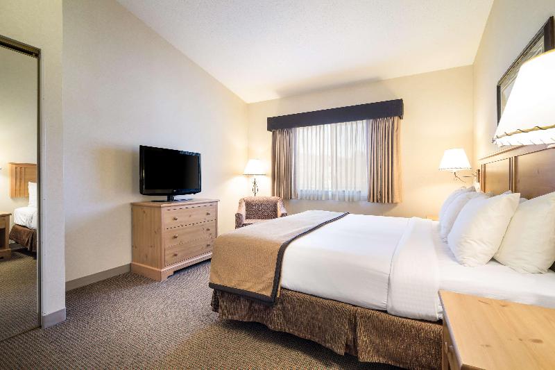 Best Western Golden Spike Inn & Suites image