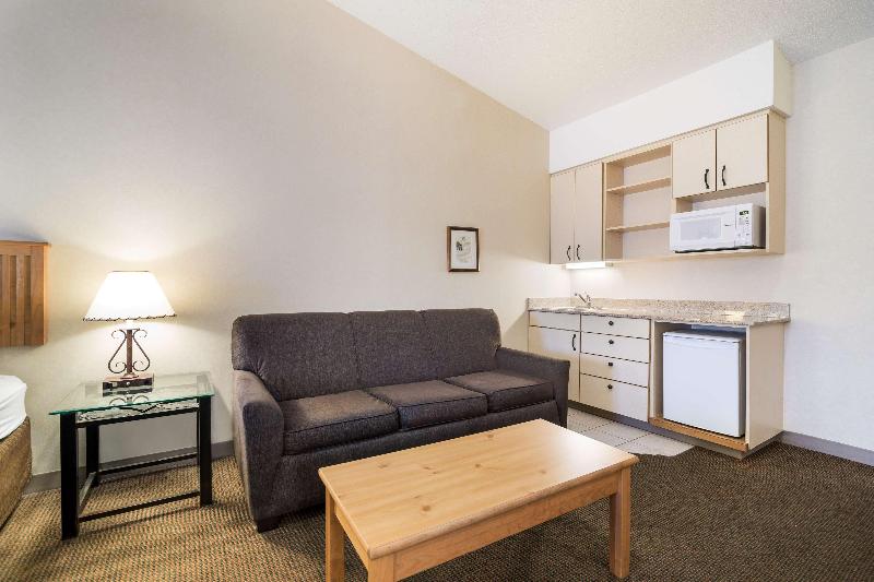 Best Western Golden Spike Inn & Suites image