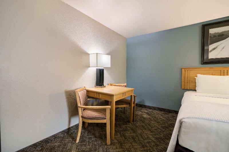 Best Western Golden Spike Inn & Suites image