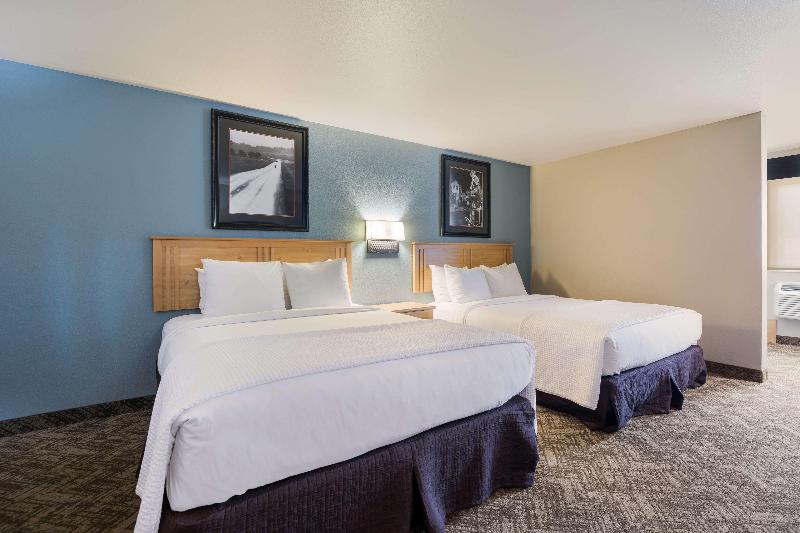Best Western Golden Spike Inn & Suites image