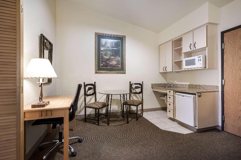 Best Western Golden Spike Inn & Suites image
