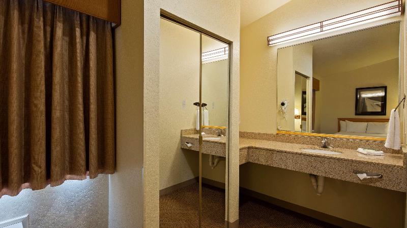 Best Western Golden Spike Inn & Suites image