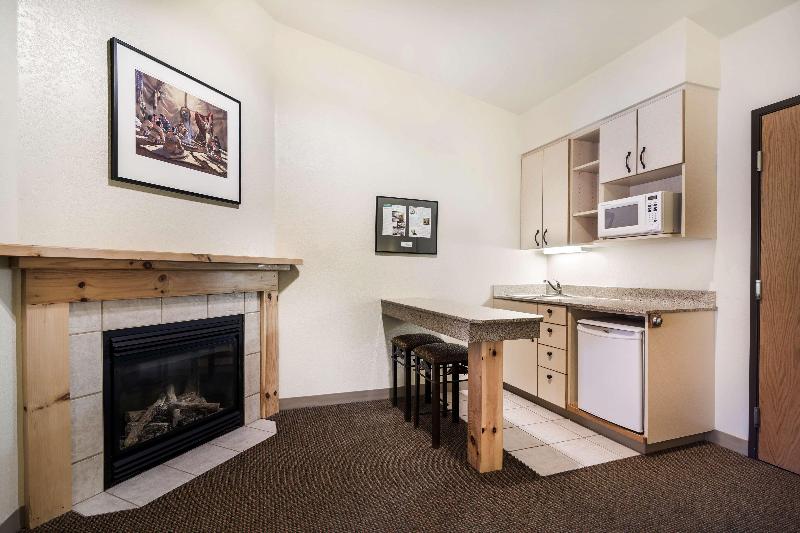 Best Western Golden Spike Inn & Suites image