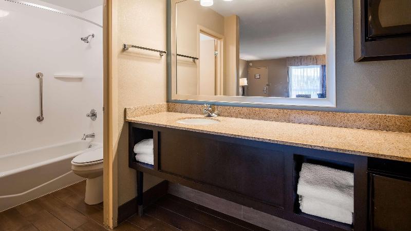 Best Western Newport Inn image